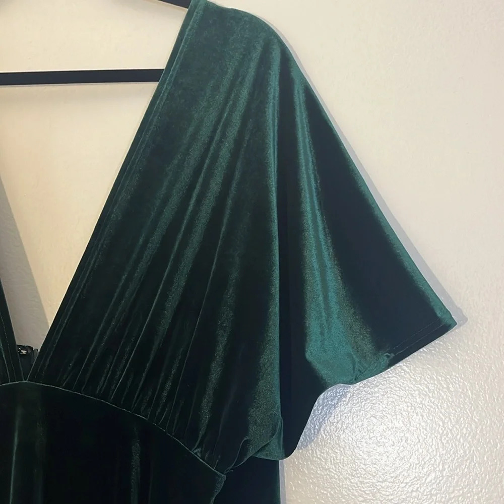 Revelry | Velvet dark green maxi low cut dress Womens size M short sleeve train - Picture 4 of 13
